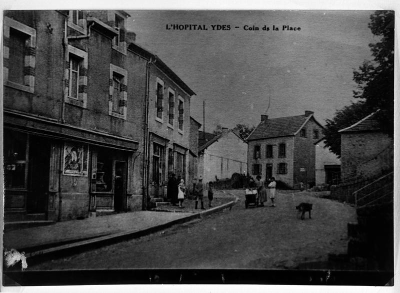 L'Hôpital-Ydes Coin de place [Actuelle rue du 8 mai]