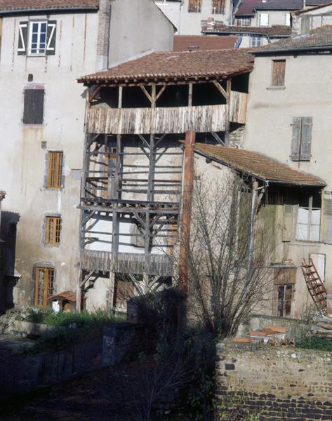 Vue de l'élévation à galeries, du côté de la rivière de Morge
