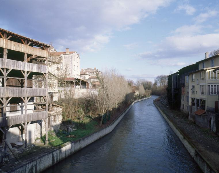 Vue générale des vestiges de tanneries en aval du pont de Morge