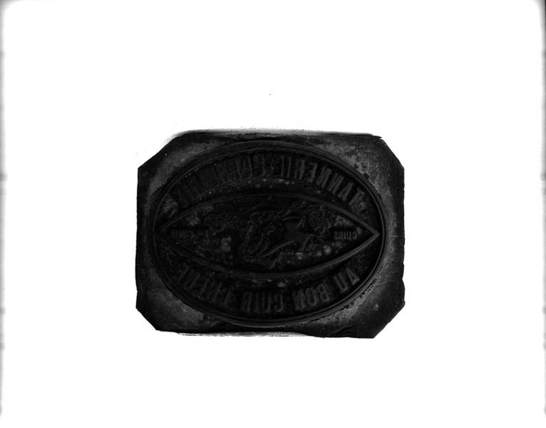 Tampon 2 : marque de fabricant(?) : Tannerie Corroierie Au bon cuir chêne,logo tête de boeuf