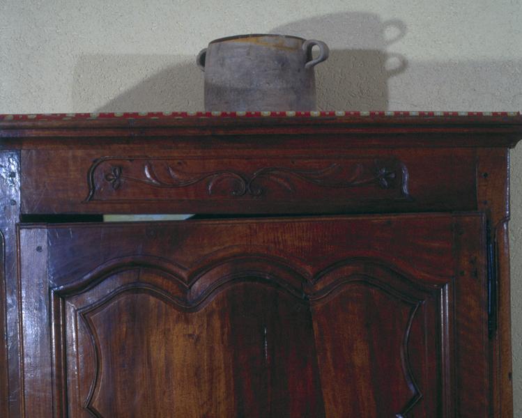 Détail:décor de la traverse supérieure