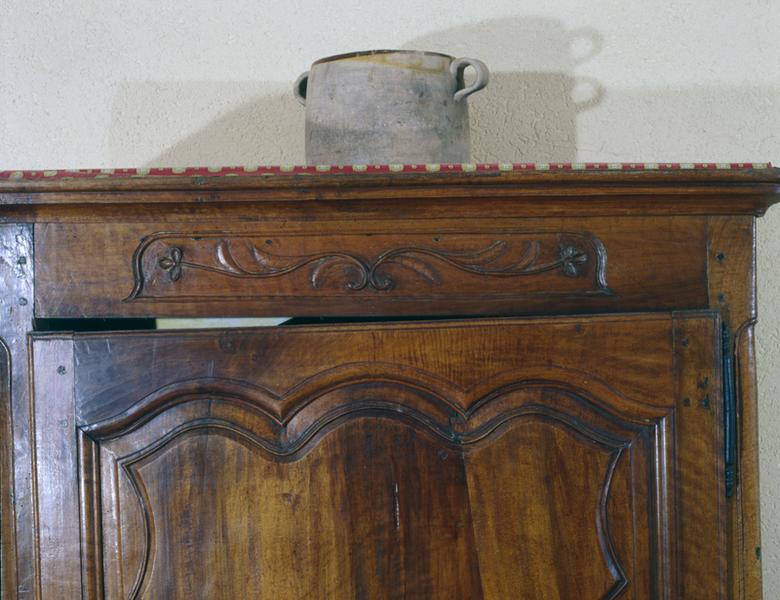 Détail:décor de la traverse supérieure
