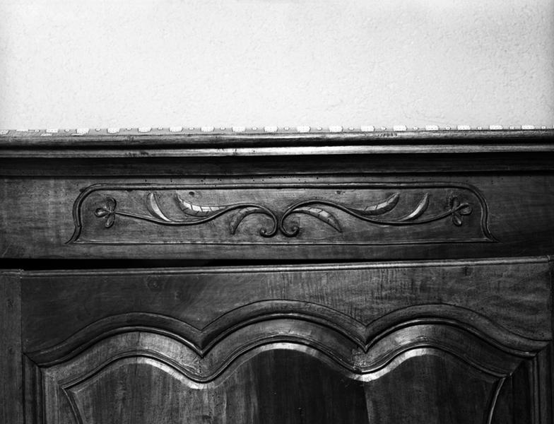 Détail:décor de la traverse supérieure