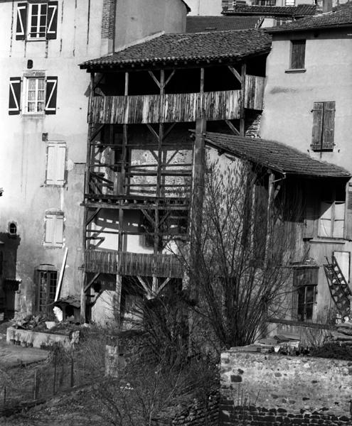 Pompe à incendie 1 avec ses seaux:vue générale