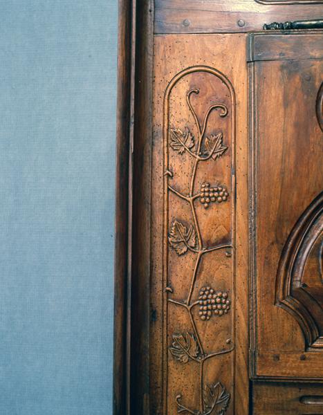 Détail du décor de la traverse supérieure