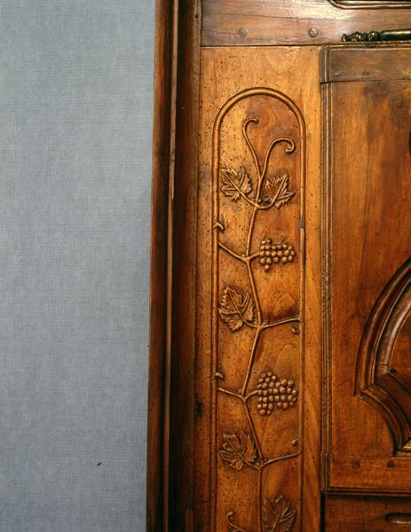 Détail du décor de la traverse supérieure