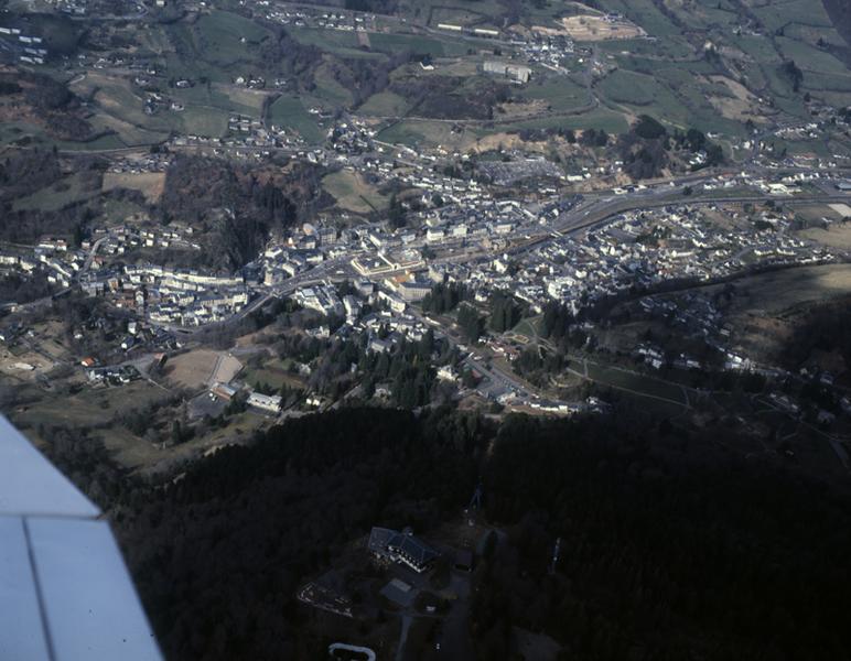 Vue aérienne de La Bourboule depuis le sud-ouest