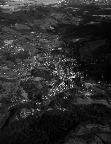 Vue aérienne de La Bourboule depuis l'ouest