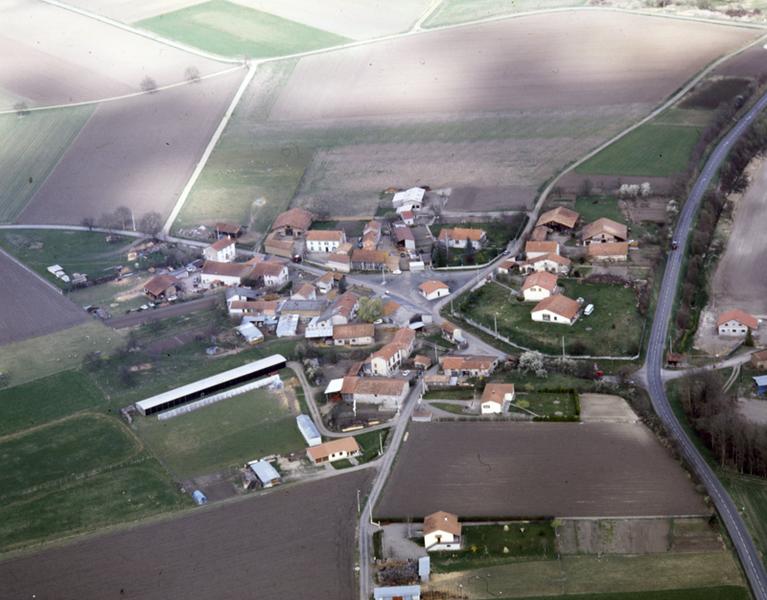 Vue aérienne du village de Sanat