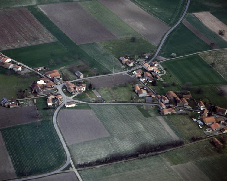 Vue aérienne du village de Villard