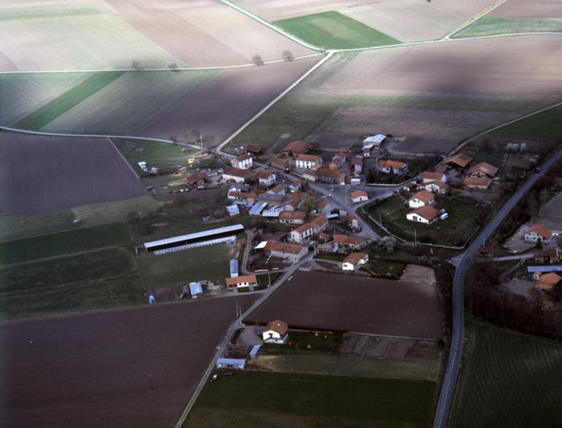 Vue aérienne du village de Sanat