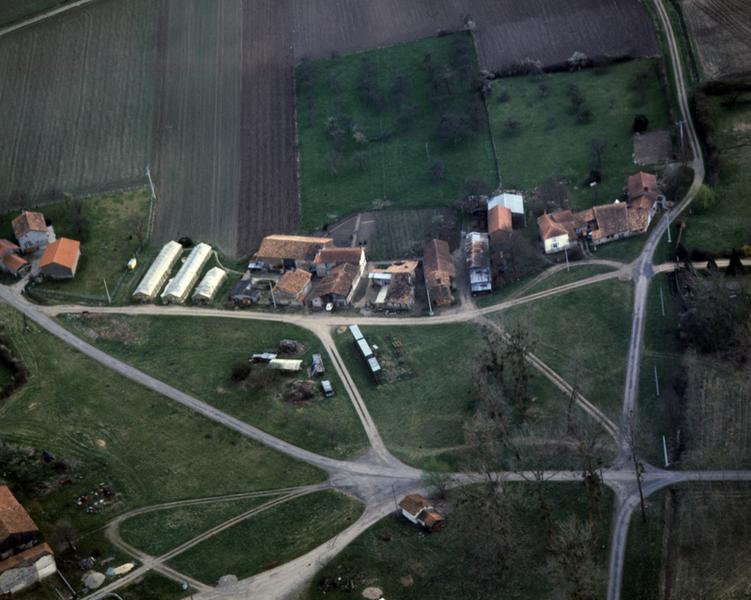 Vue aérienne du village des Fourniers