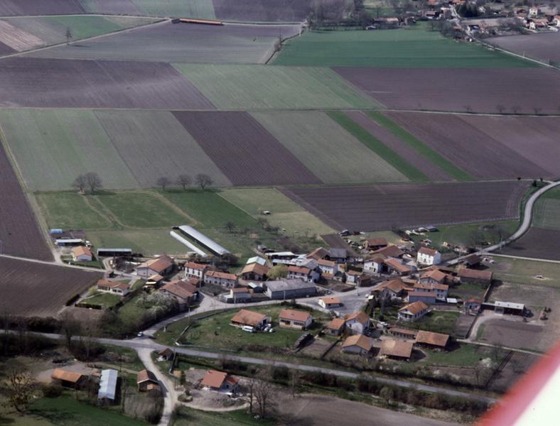 Vue aérienne du village de Sanat