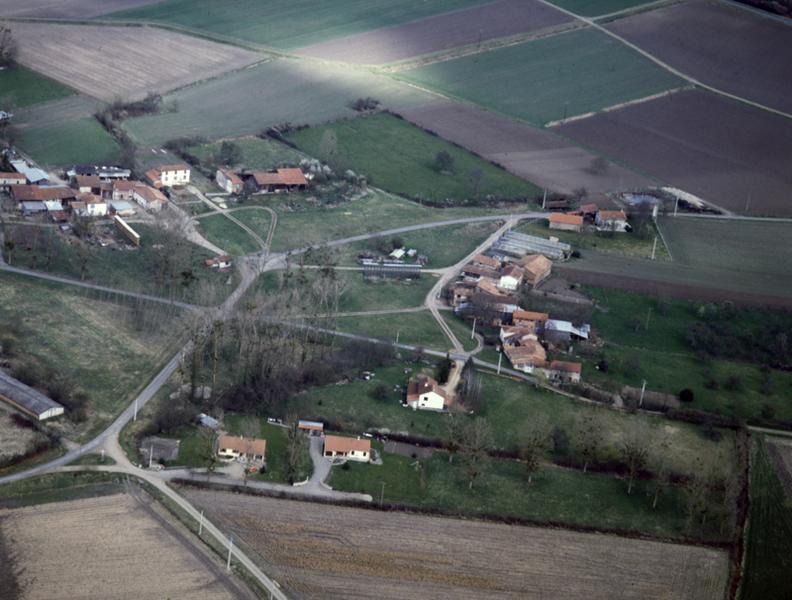 Vue aérienne du village des Fourniers