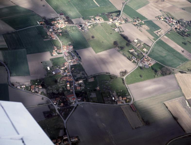 Vue aérienne du village de Demolles
