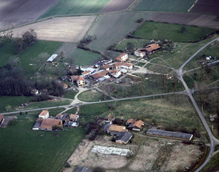 Vue aérienne du village des Fourniers