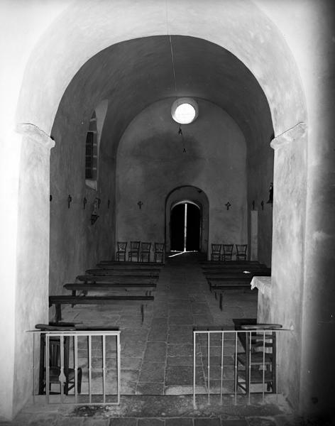 Vue générale de la nef depuis le choeur