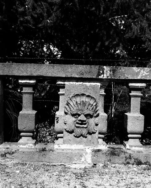 Détail d'un trumeau:mascaron