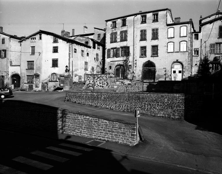 Vue de la place Beaudet-Lafarge