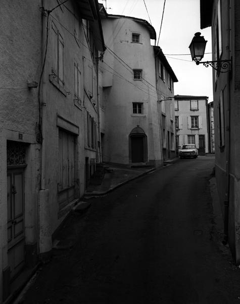 Vue partielle de la rue de la Vernelle