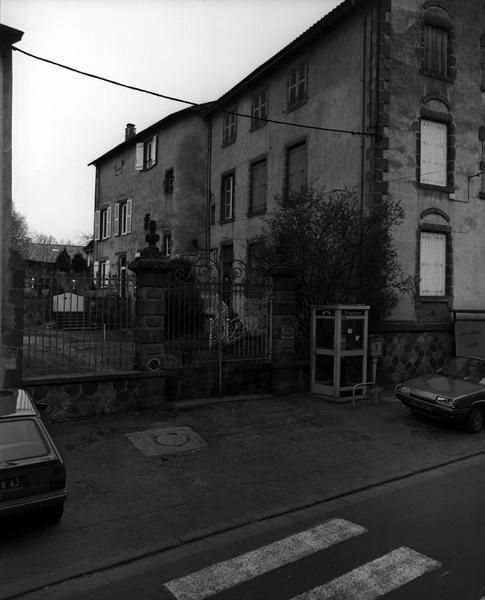 Vue d'une propriété rue du Pont de Morge, à l'entrée sud de la ville