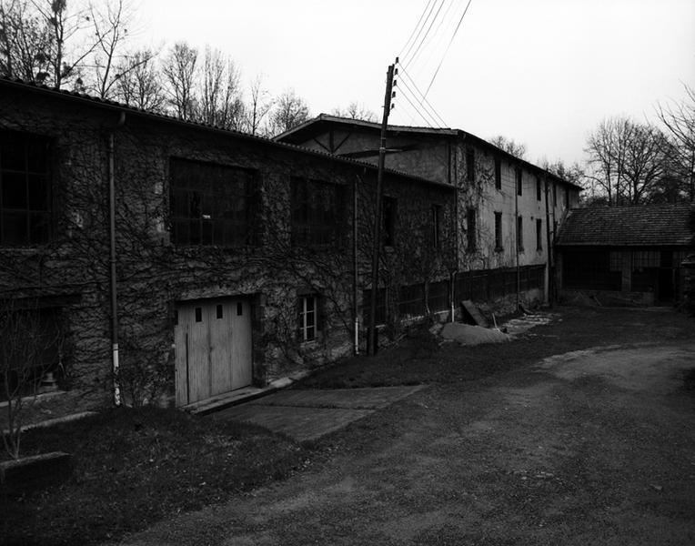 Vue générale des ateliers de l'ancienne filature, puis savonnerie, de Moulin-Pré.