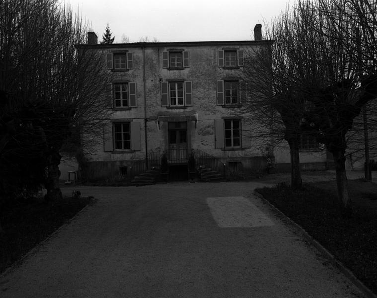 Vue générale du logis de l'ancienne filature, puis savonnerie, de Moulin-Pré.