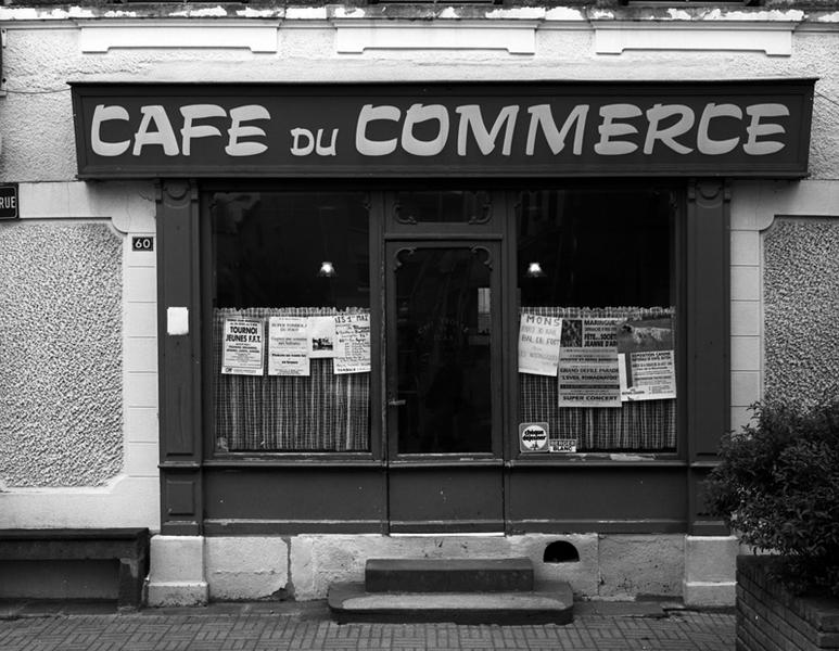 Vue générale d'une devanture de boutique, 60 Grand-Rue