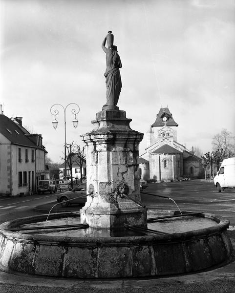 Vue du dos de la statue