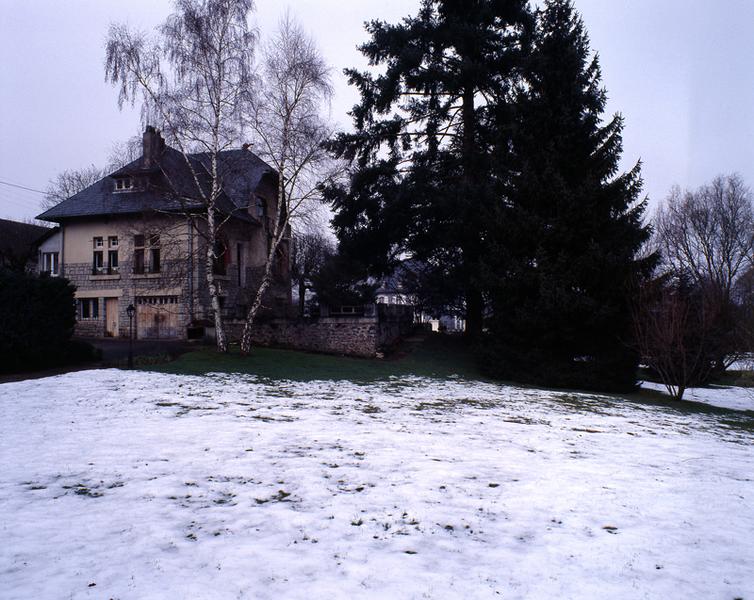 Maison et jardin paysager