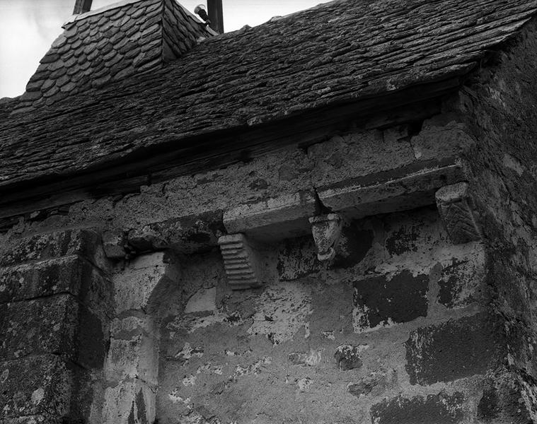 Elévation sud, détail : porte de communication entre la nef et l'ancien cimetière.