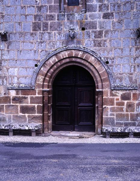 Détail : porte de la façade ouest