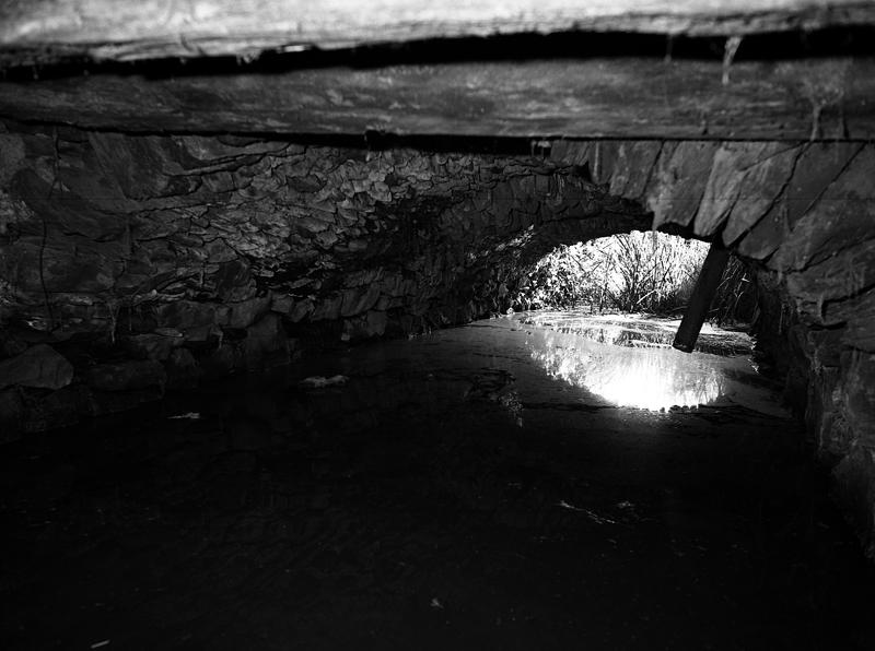 Sous-sol du moulin : canal de fuite