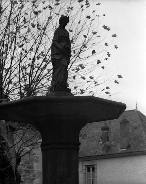 Statue en fonte