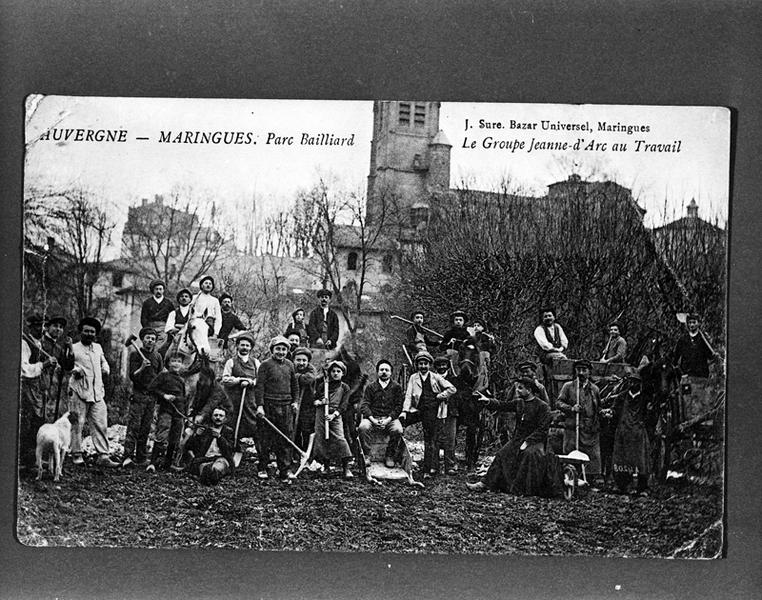 Auvergne- Maringues. Parc Baillard. Le groupe Jeanne d'Arc au Travail, carte postale, s.d.[verso séparé], J. Sure, Bazar Universel à Maringues éditeur.