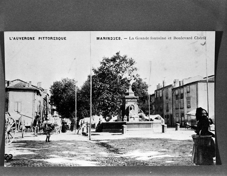 Maringues.-La Grande fontaine et Boulevard Chéri [sic], carte postale, collection L'Auvergne Pittoresque, s.d., V.D.C. éditeur.