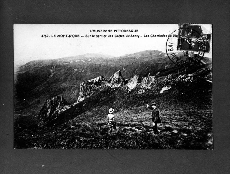 Le Mont-D'Ore [sic] - Sur le sentier des Crêtes du Sancy - Les Cheminées du Diable.