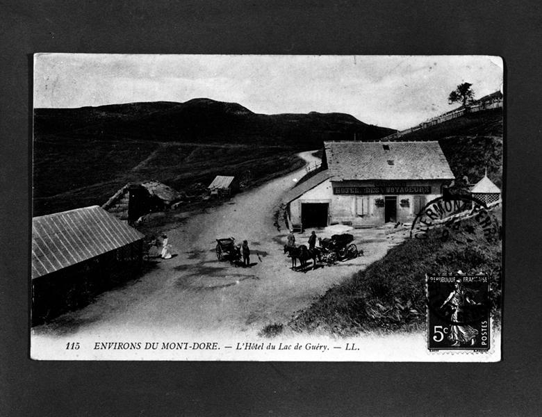 Environs du Mont-Dore - L'Hôtel du Lac de Guéry