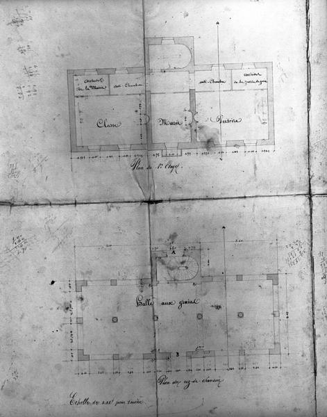 Projet de construction d'une maison d'école et d'une mairie sur l'emplacement d'une halle.[détail: Plans du rez-de-chaussée et du premier étage].