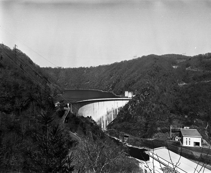 Vue générale : barrage et retenue