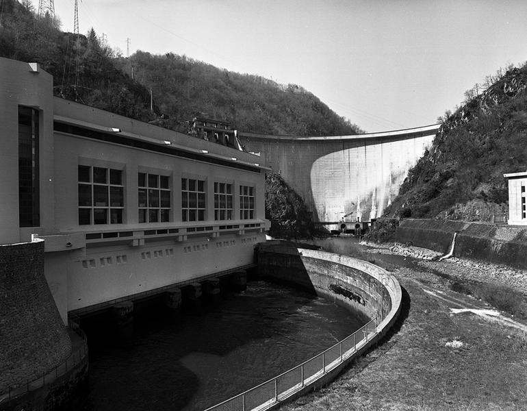Vue de la centrale et du barrage