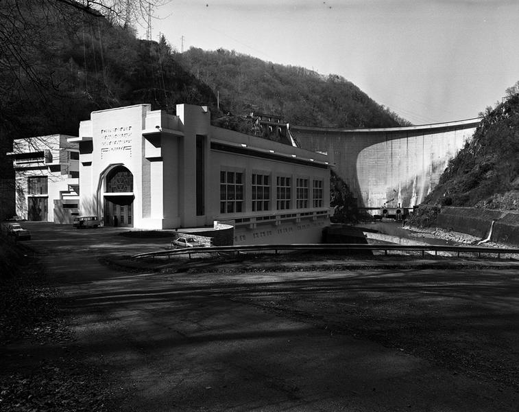 Vue de la centrale et du barrage