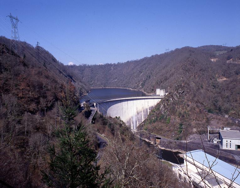 Vue du barrage, de la retenue et de la centrale