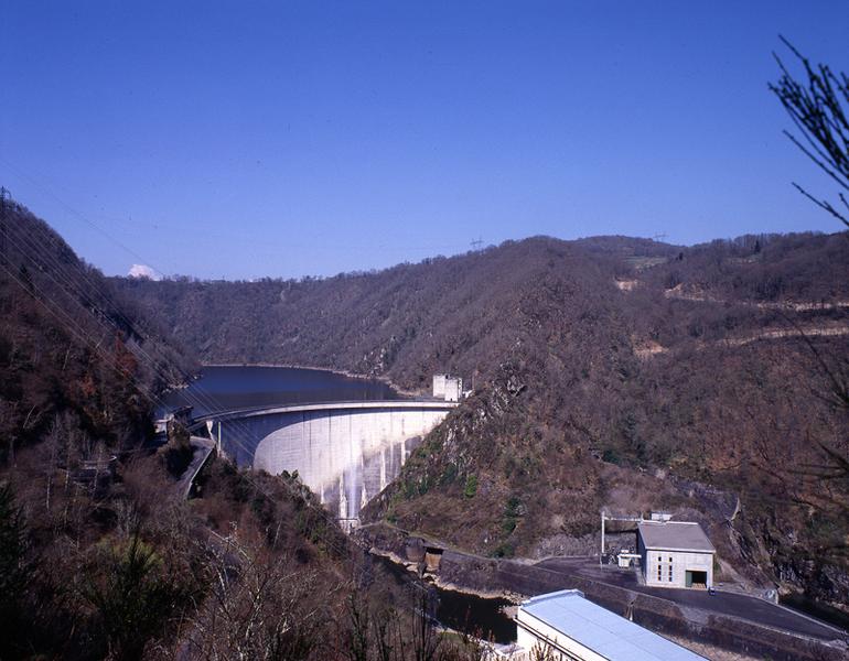 Vue générale : barrage et retenue