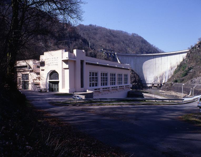 Vue de la centrale et du barrage