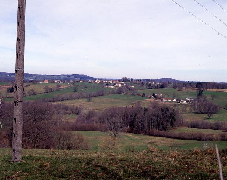 Vue générale du bourg (cliché couleur uniquement)