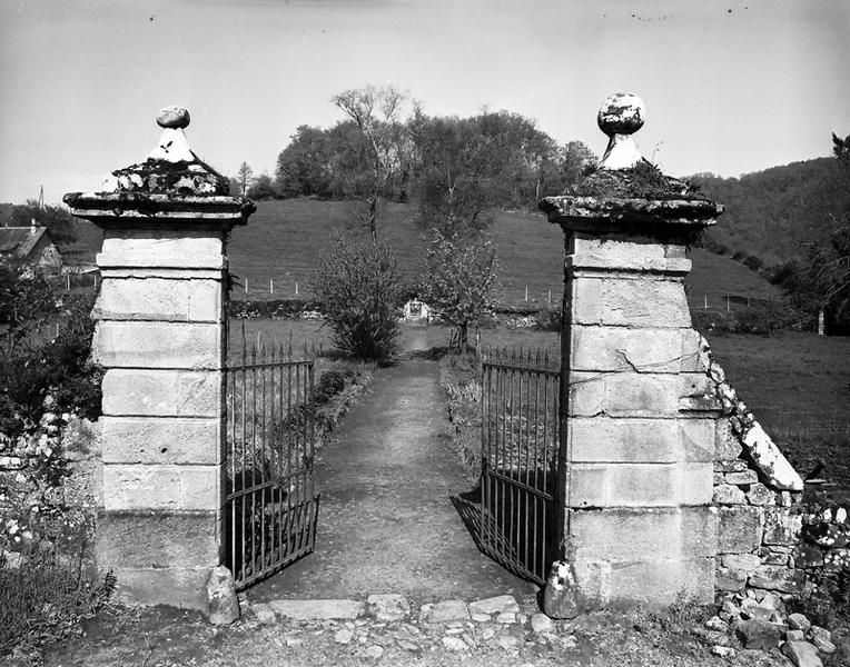 Portail d'entrée du jardin potager