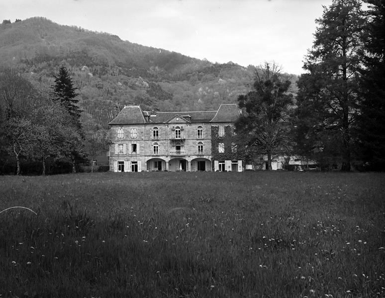 Vue de la façade du château