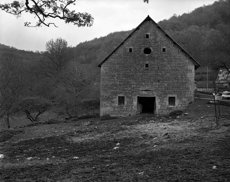 Ferme : mur-pignon de la seconde grange-étable