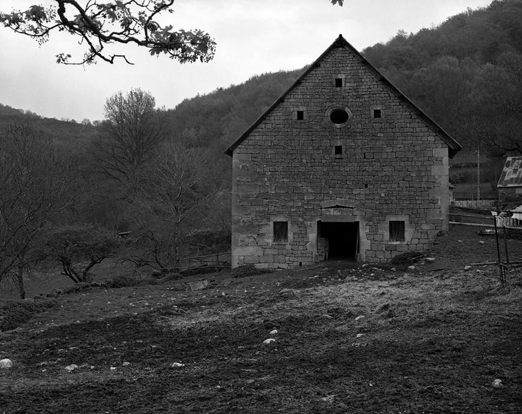 Ferme : mur-pignon de la seconde grange-étable